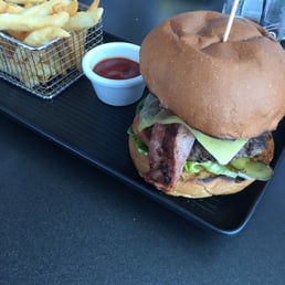 Not a bad burger, just not sure it was worth the 45 minute wait. Not a bad burger, just not sure it was worth the 45 minute wait.