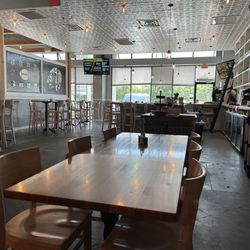 Yeagers Down Home - Dining area with bar