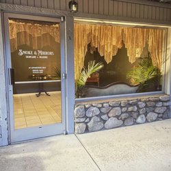 Smoke & Mirrors Skincare + Waxing - Outside