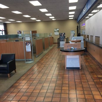 Chase Bank - Empty on a weekday after 5pm! - Banks & Credit Unions Near Me - San Diego, California