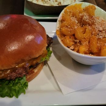 Oak Barrel Public House - Smash burger and beir cheese mac and cheese - Whiskey Bars Near Me - Milwaukee, Wisconsin Oak Barrel Public House - Smash burger and beir cheese mac and cheese - Whiskey Bars Near Me - Milwaukee, Wisconsin