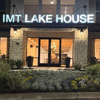IMT Lake House - Front entrance - Apartments Near Me - Orlando, Florida IMT Lake House - Front entrance - Apartments Near Me - Orlando, Florida