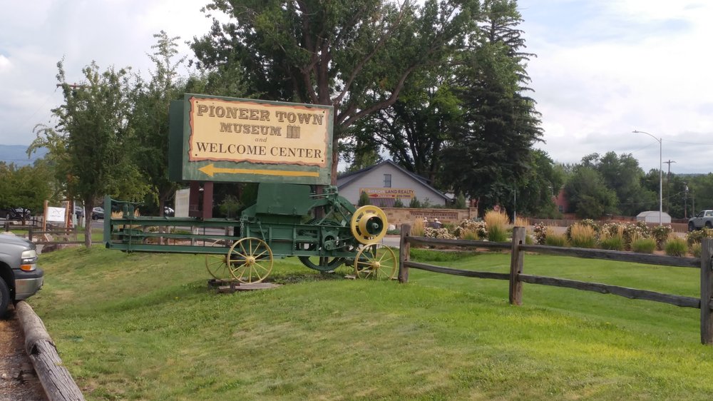 PIONEER TOWN Updated September 2024 315 SW 3rd Ave, Cedaredge