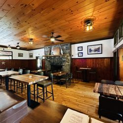 Cedar Rapids Bar & Restaurant - Fireplace dining