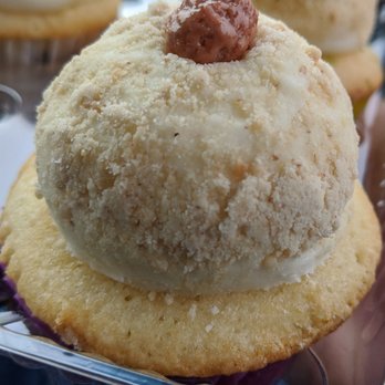 Downtown Cupcake Shoppe - Mazapán!!! - Cupcakes Near Me - Eagle Pass, Texas