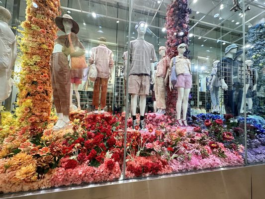 UNIQLO Soho Store by null