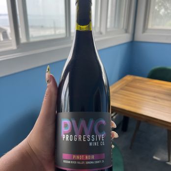 The Urban Grape - Bottle of Pinot Noir - Beer, Wine & Spirits Near Me - Boston, Massachusetts