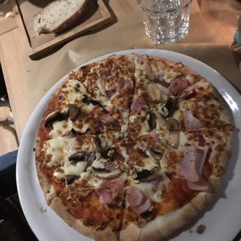 La General - Ham and mushroom pizza - Pizza Near Me - Madrid, M La General - Ham and mushroom pizza - Pizza Near Me - Madrid, M