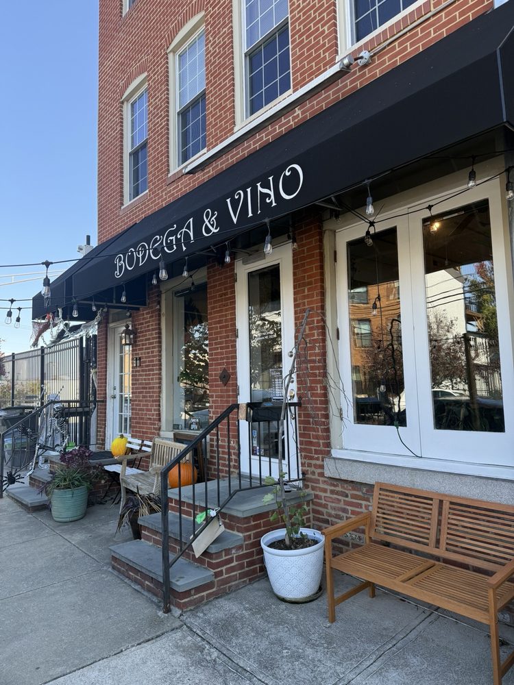 Bodega and Vino Logo