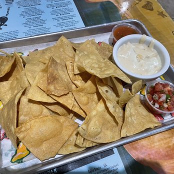 Blue Giraffe Restaurant - Chips and Cheese - Seafood Near Me - Sanibel, Florida