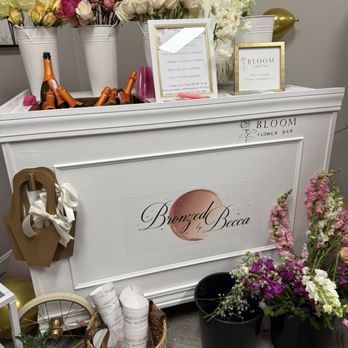 Bloom Flower Bar - Their adorable bar - Floral Designers Near Me