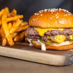 Avenue Tap & Kitchen - Smashed Burger