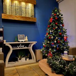 Hand & Stone Massage and Facial Spa - Decorated for the holidays!