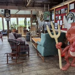 Peaks of Otter Winery - Large comfy shop with plenty of sofas & chairs & plants
