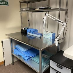 MedTek College Hayward - Our new prep & pack
Table where our students can work with their sets & instruments