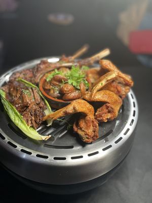 Deluxe Fun Dining by null