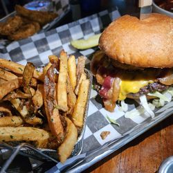 The Roo Pub - Ripper Burger