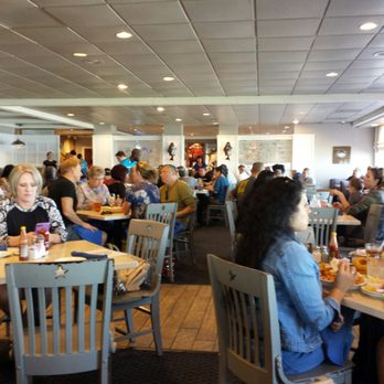 Monument Inn - Dining room on Saturday - Seafood Near Me - La Porte, Texas Monument Inn - Dining room on Saturday - Seafood Near Me - La Porte, Texas