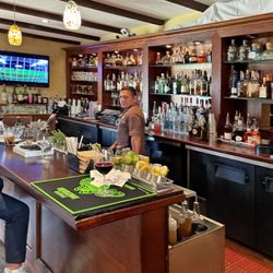 Olio Pizzeria - The cool bar up front