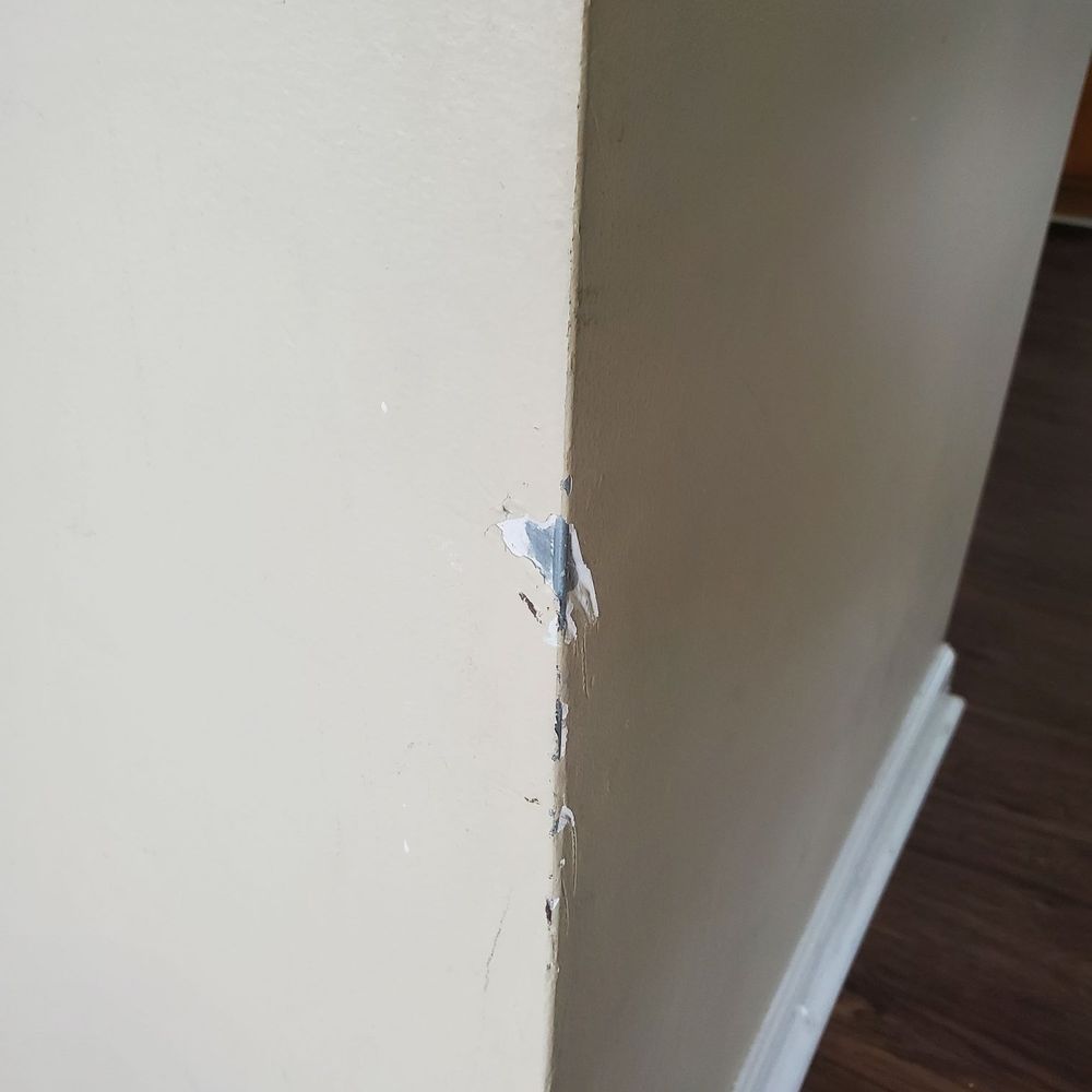 AMH - Chiped corners - Property Management Near Me - Norcross, Georgia