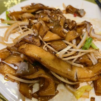 Diamond Bay Restaurant - Beef Chow Foon - Dim Sum Near Me - Seattle, Washington