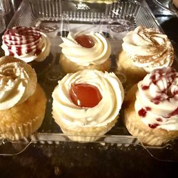 Coquito, raspberry chocolate, raspberry, vanilla, and guava cupcakes all delicious!