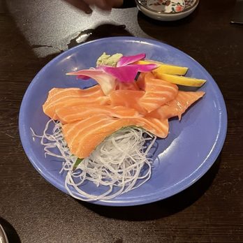 Mei Japanese Restaurant - Belly salmon Sashimi - Sushi Bars Near Me - Cincinnati, Ohio