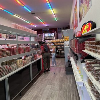 Estes Park Sugar Shack - people shopping in a store - Gelato Near Me - Estes Park, Colorado
