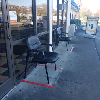 Autobell Car Wash - Outside seating area - Car Wash Near Me - Chesapeake, Virginia