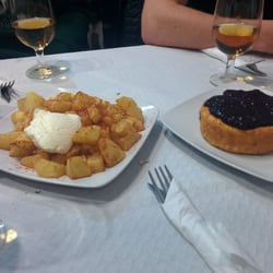 Joe Bar - Bravas y camemberg frito