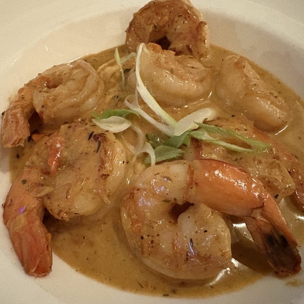 Wind & Waves Grill - Shrimp and grits (sans sausage for me) - Cocktail Bars Near Me - Vero Beach, Florida Wind & Waves Grill - Shrimp and grits (sans sausage for me) - Cocktail Bars Near Me - Vero Beach, Florida