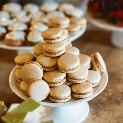 Peggy Liao Cake - Salted caramel macarons
