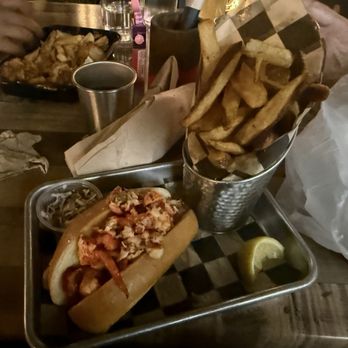 Frying Pan Brooklyn - Connecticut lobster roll (cooked) - Eatertainment Near Me - Brooklyn, New York Frying Pan Brooklyn - Connecticut lobster roll (cooked) - Eatertainment Near Me - Brooklyn, New York