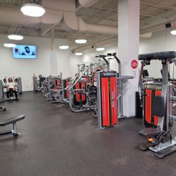 Retro Fitness - Smith machine area