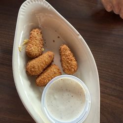 M&M Scotto's Pizzeria - Jalapeño poppers - spicy even with just bits of pepper mixed with cheese.