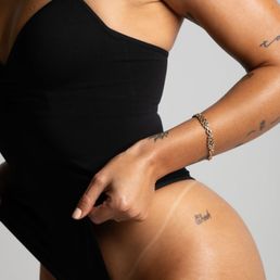 From a photo shoot where I was oiled up for photos and not a single smudge or streak.... From a photo shoot where I was oiled up for photos and not a single smudge or streak....