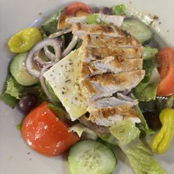 Country Gentleman Family Restaurant - Grilled chicken Greek salad