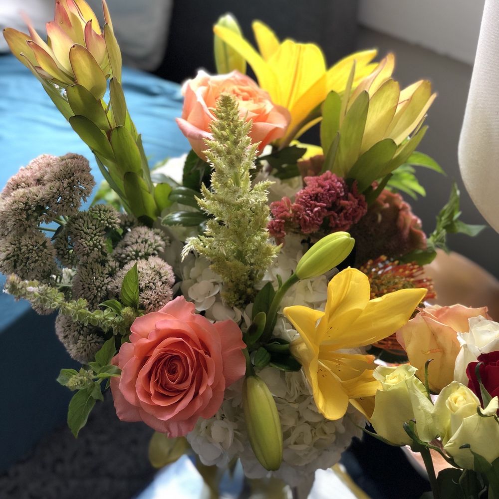 Peaches N Cream (florist Delivery)