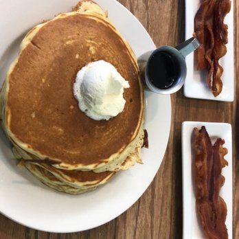 Staks Pancake Kitchen - Memphis - Short Stack of Pancakes with side of Bacon - American Near Me - Memphis, Tennessee Staks Pancake Kitchen - Memphis - Short Stack of Pancakes with side of Bacon - American Near Me - Memphis, Tennessee