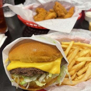 Ruby's Diner - Diners Near Me - Commerce, California