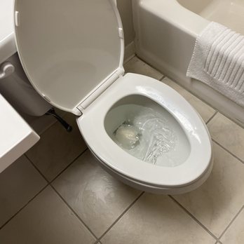 Days Inn by Wyndham Sturbridge - Broken toilet that would not flush - Hotels Near Me - Sturbridge, Massachusetts