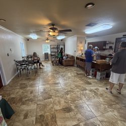 Sweetwater Cafe - Beautiful clean air conditioned space inside