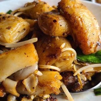 Jade Dynasty - Stir fried chow fun in XO sauce - Chinese Near Me - Minneapolis, Minnesota