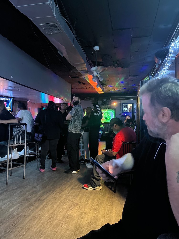 GOLDEN GREEK BAR Updated October 2024 11 Photos 1800 E 8 Mile Rd