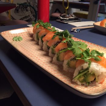 Nihombashi - Pink salmon roll - Sushi Bars Near Me - Berlin, BE
