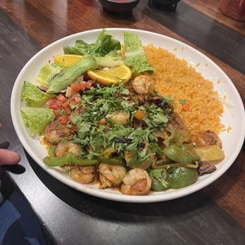 El Muchacho Alegre - This was my plate, the shrimp chipotle and I added cilantro. This was phenomenal! Shrimp and a sauce with lots of delicious veggies. - Mexican Near Me - Papillion, Nebraska