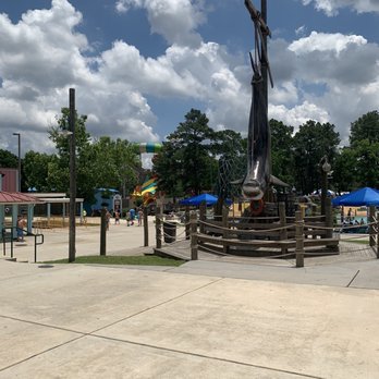Hurricane Harbor Splashtown - Water Parks Near Me - Spring, Texas