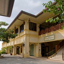 The Shops at Mauna Lani