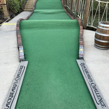 Pirate's Cove - Narrow path with hills and steps along Blackbeard. - Mini Golf Near Me - Orlando, Florida