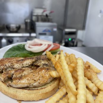 Central Diner South Pasadena - Grilled chicken sandwich - Breakfast & Brunch Near Me - Pasadena, Florida